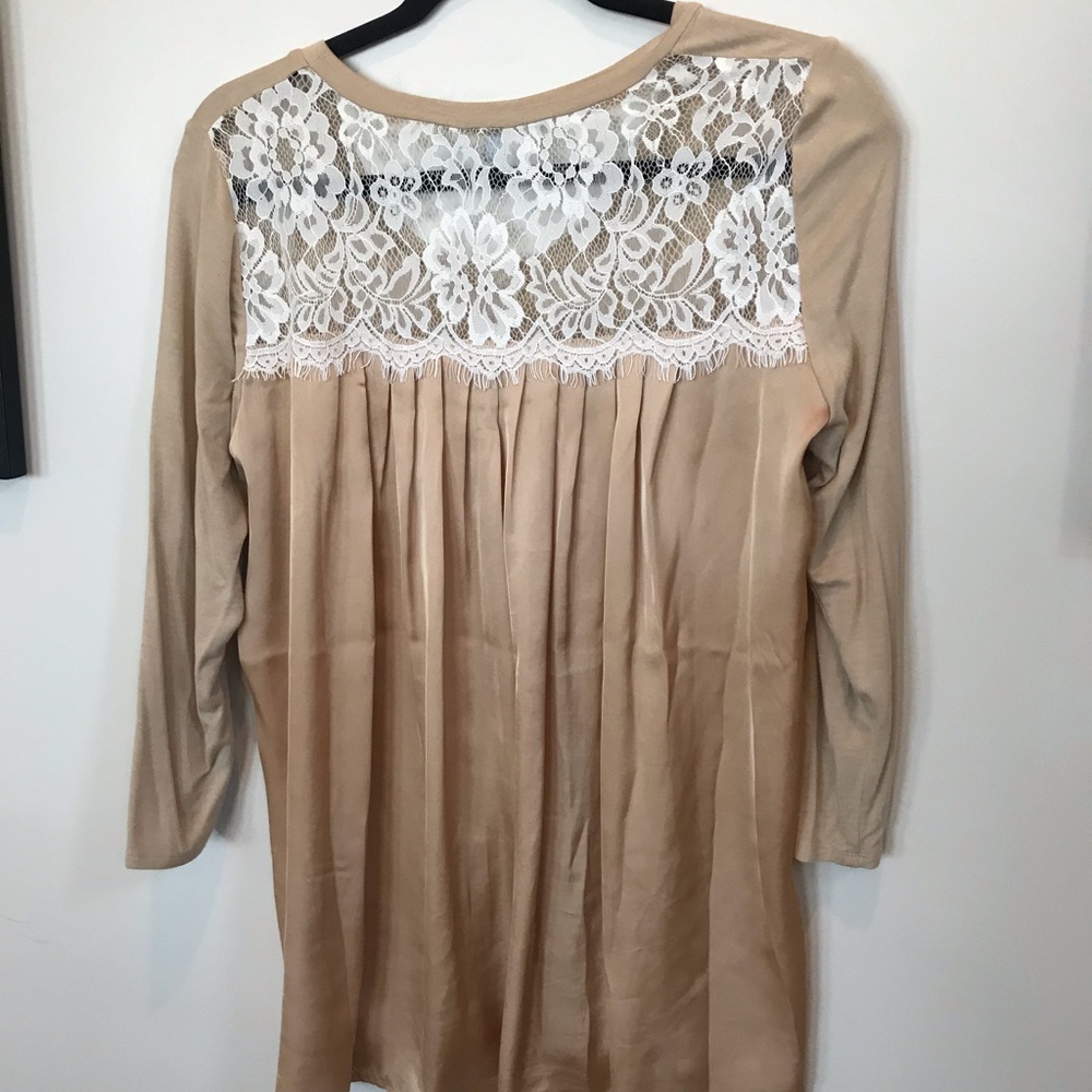3/4 Sleeve Lace Back Top